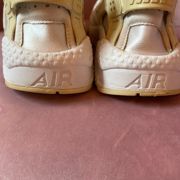 Woman’s White Nike Air White Platnum - Picture 8 of 17